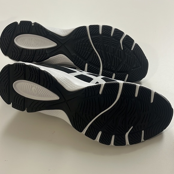 ASICS black tennis shoes new with tags - Picture 6 of 8